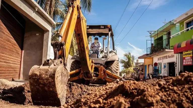 La organización Iniciativa Sinaloa advierte que en la contratación de obra pública del Gobierno del EStado prevalece la opacidad crítica y la concentración de recursos.