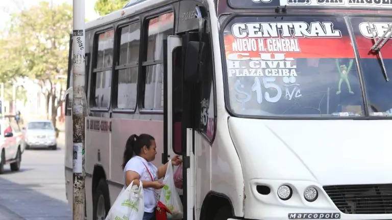 Entre las conductas identificadas se encuentran miradas lascivas, piropos obscenos, tocamientos, fotografías sin consentimiento, exhibición de genitales y amenazas de abuso sexual.
