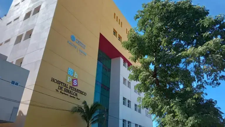 El Hospital Pediátrico de Sinaloa se mantiene alerta tras incendio en Los Mochis.