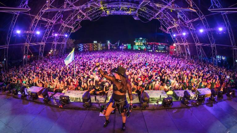 La DJ sinaloense Mariana Bo causa euforia en el Pa’l Norte 2022