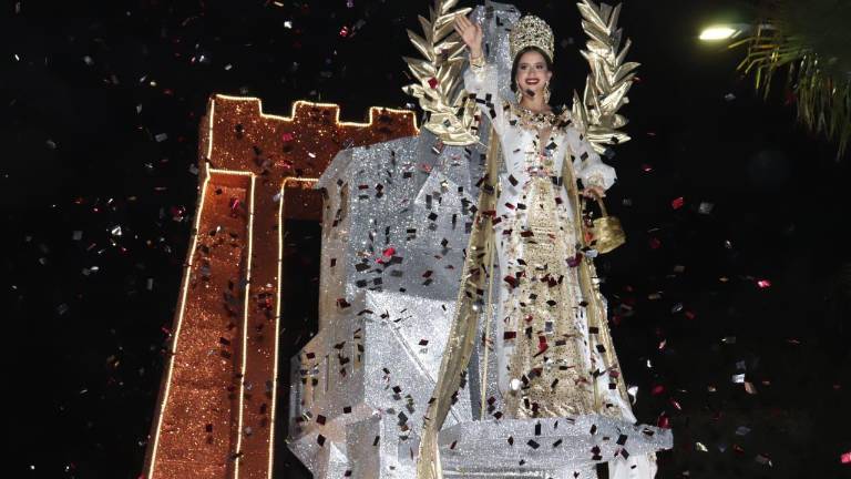 Cientos de personas disfrutaron el tradicional desfile del Carnaval de Elota 2023, “Macondo: Un viaje literario”.