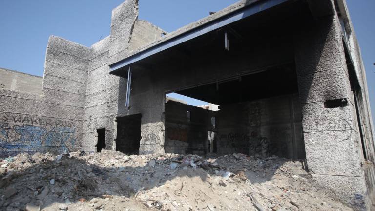 Antiguas instalaciones del ISSSTE, un foco de riesgo en la colonia Tierra y Libertad.