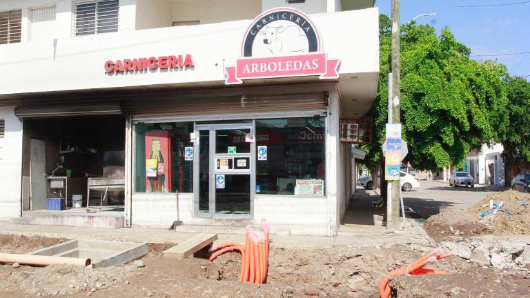 Uno de los negocios que por la remodelación de la avenida Obregón ha visto reducir la clientela.