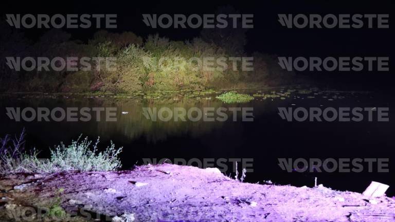 Familiares relataron que el hombre se refrescaba en el río junto a ellos y de repente se sumergió y ya no salió a flote.