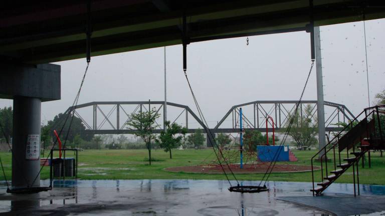En el Parque Acuático, localizado en donde se unen el Río Tamazula y Humaya para formar el Río Culiacán, el nivel del agua no ha cubierto la parte de la infraestructura