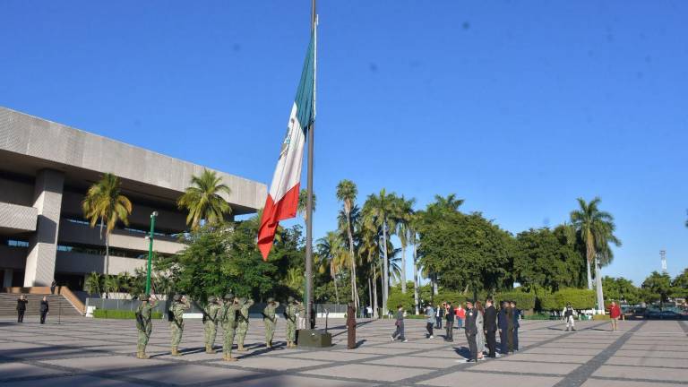 Autoridades civiles y militares encabezaron en Culiacán la ceremonia por el 113 aniversario luctuoso de Francisco I. Madero.