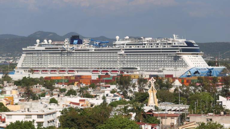 Por segundo día consecutivo, otro crucero turístico llega a Mazatlán