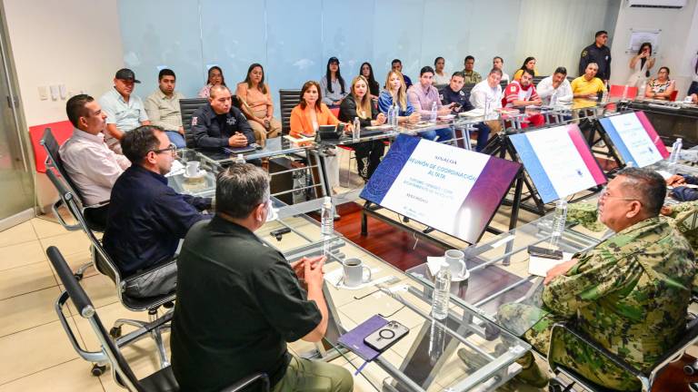 Autoridades se reunieron en una mesa de trabajo.