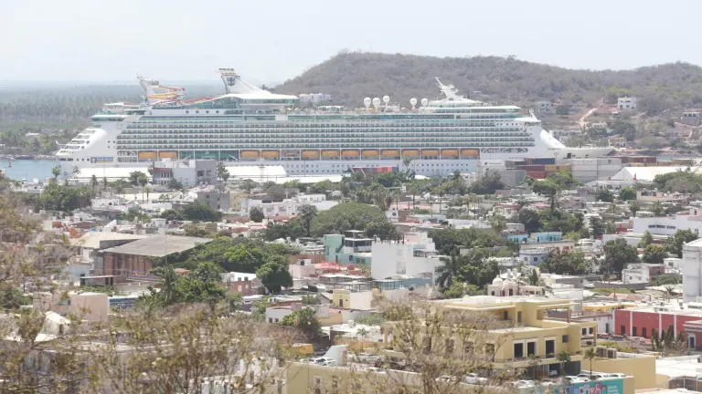 Se prevé que la llegada de siete cruceros durante junio fortalezca la actividad turística y comercial del puerto.