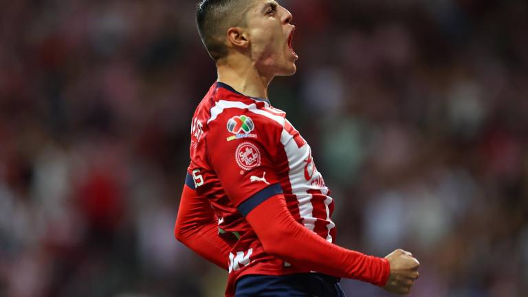 Víctor Guzmán celebra el gol del empate transitorio para el Rebaño Sagrado.