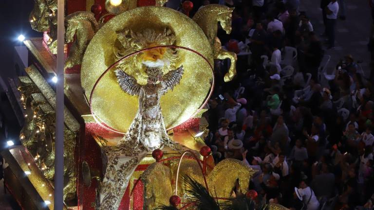 Más de 500 mil personas estuvieron presentes durante el primer desfile del Carnaval de Mazatlán.