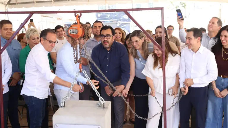 Se coloca la primera piedra de proyecto “Al Centro” para reactivar vivienda.