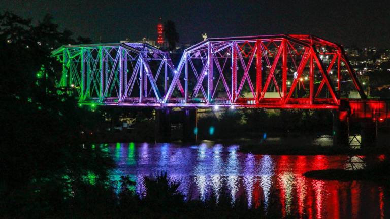 Inauguran Gobernador y Alcalde iluminación del Puente Negro; a cuidar que no se roben cables, conmina