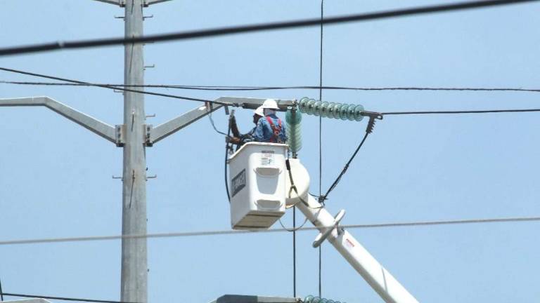 Juez señalado por AMLO, y otro, otorgan más suspensiones contra la reforma eléctrica