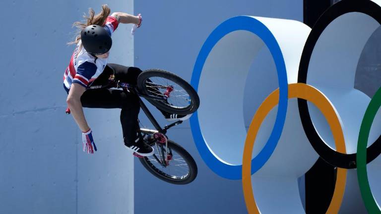Charlotte Worthington logró un backflip 360.