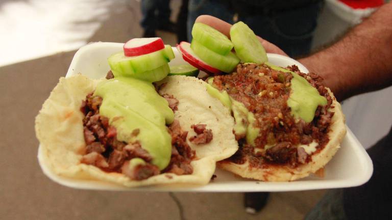 En Culiacán celebran el Día Nacional del Taco.