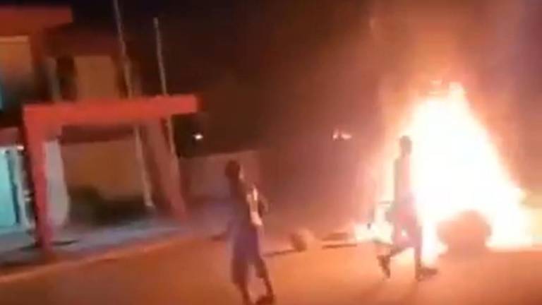 El gobierno confirmó la detención de cinco personas y calificó los hechos como “vandálicos”.