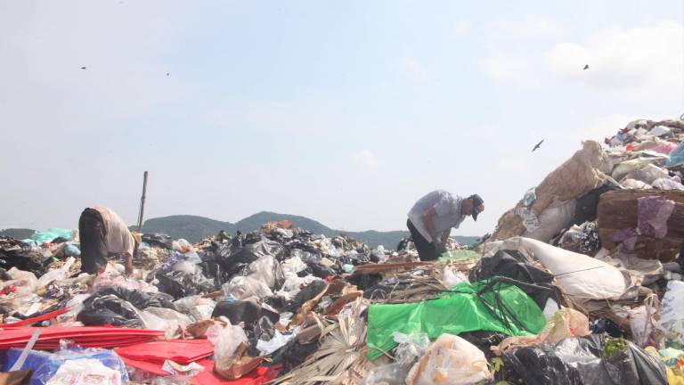 El basurón de Mazatlán será cerrado en agosto próximo, anuncia el Alcalde de Mazatlán.