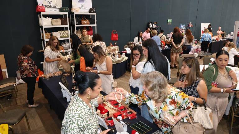 Los asistentes tuvieron la oportunidad de conocer sobre los productos y servicios que los diferentes patrocinadores del evento tenían para ofrecer en sus respectivos módulos de atención.