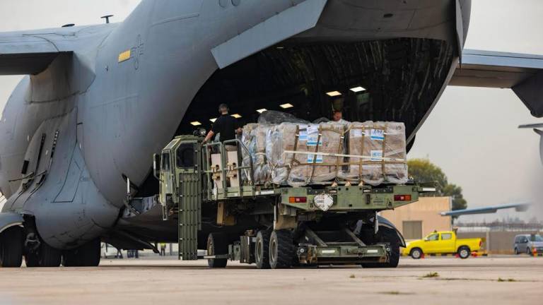 Estados Unidos transportó por vía aérea más de 36 mil libras de ayuda humanitaria, incluidos medicamentos y alimentos, al pueblo de Gaza.