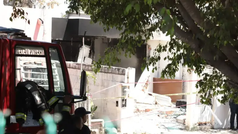 La explosión se registró a las 11:20 horas, en la calle Cerritos del fraccionamiento Los Ángeles Santa Fe.