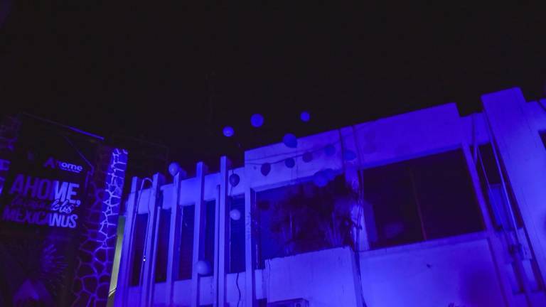 El Gobierno Municipal de Ahome iluminó de azul las instalaciones de su Palacio Municipal.