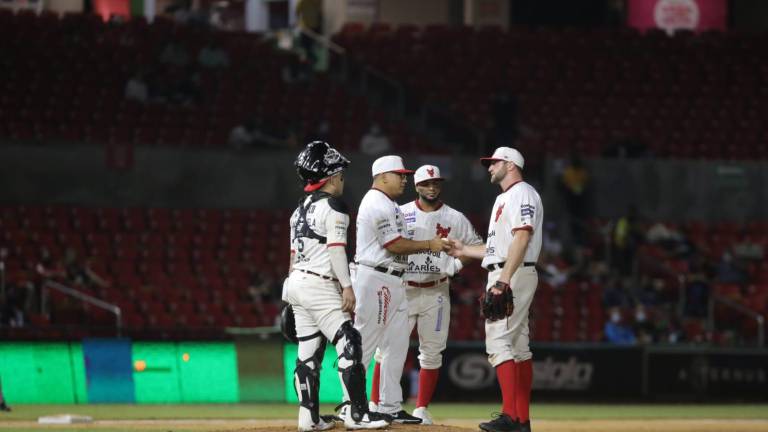 Robinson Cancel, quien aquí le pide la bola a Mitch Lively, no pudo evitar que Venados de Mazatlán quedara fuera de la postemporada de la LMP.