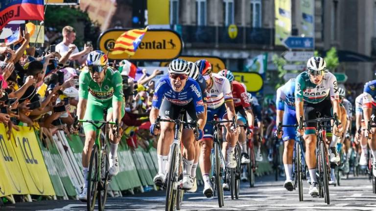 Belga Jasper Philipsen se impone en el sprint de la etapa 15 del Tour de Francia