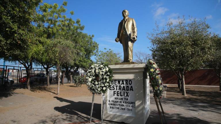 Conmemoran en Mazatlán el aniversario del natalicio de Genaro Estrada Félix.