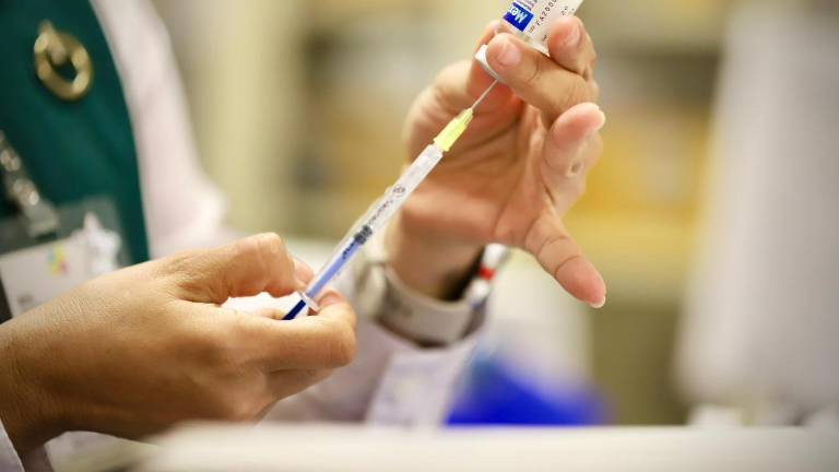 La Secretaría de Salud de Sinaloa anunció la puesta en marcha de la campaña de vacunación invernal.