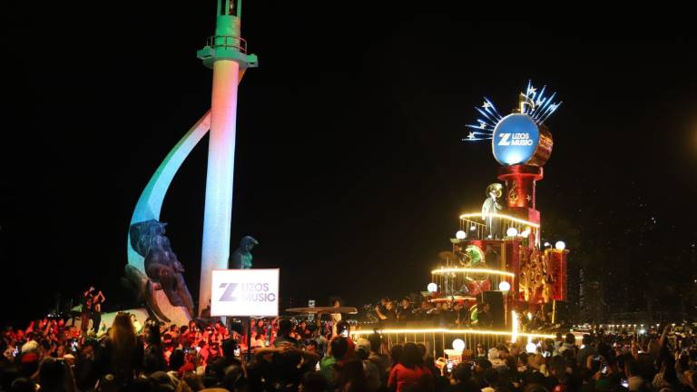 A la sombra del atardecer, cierra Mazatlán su Carnaval con un emotivo desfile