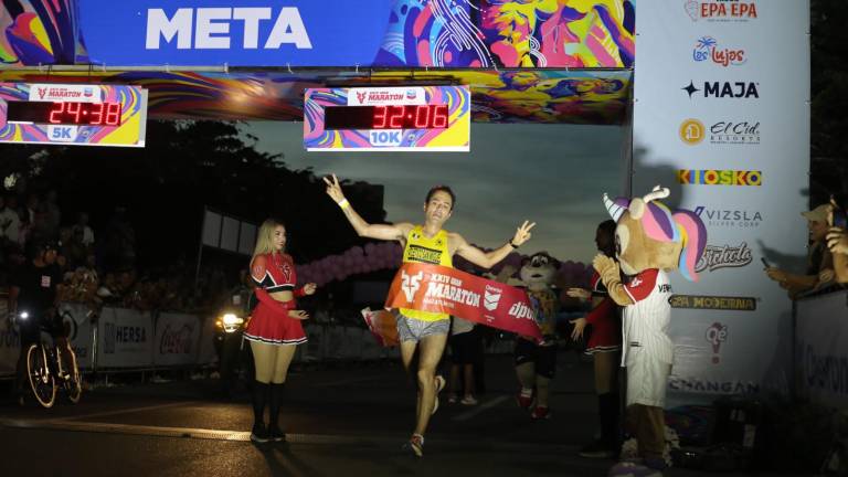 Diego Bautista Melchor llega triunfal a la meta.