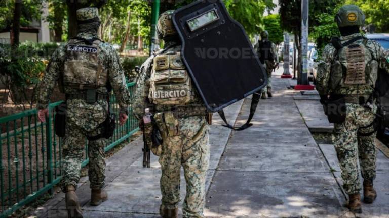 Elementos de Fuerzas Especiales reforzaron la vigilancia en Palacio de Gobierno tras el regreso de Rocha.