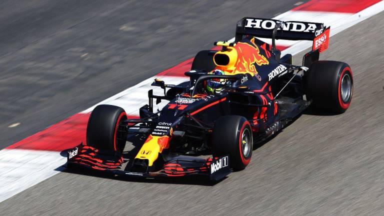 Checo Pérez asegura tener un buen coche previo a arranque de la Fórmula 1 en Bahrein