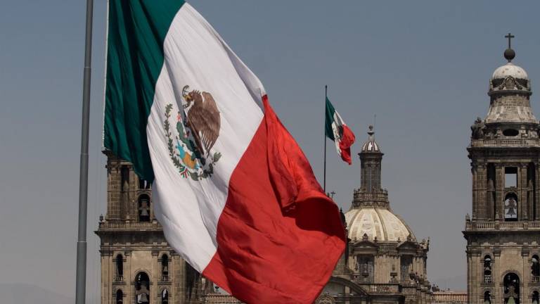 La bandera de México ondeando.