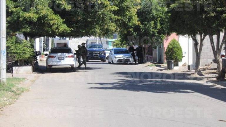 En el sector Los Ángeles, en Culiacán, se generó una persecución policíaca que terminó con un vehículo asegurados uy al menos un detenido.