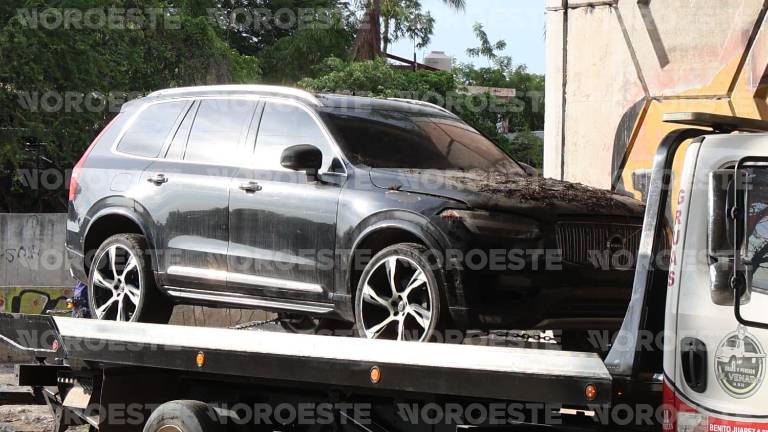Tres camionetas fueron aseguradas y trasladadas a las instalaciones de la Fiscalía General de la República.
