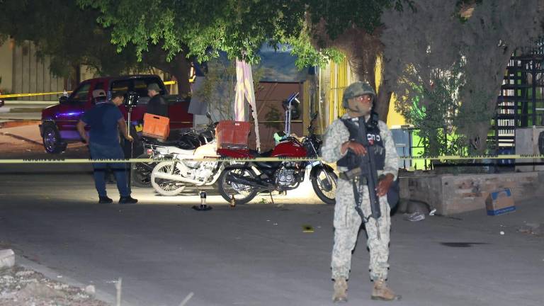 Un hombre murió y dos más resultaron heridos tras un ataque armado registrado en la colonia Valles del Ejido, en Mazatlán.