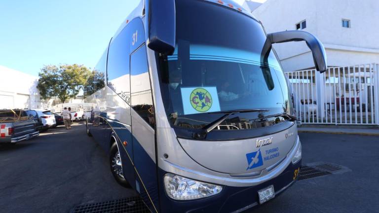 El autobús donde los jugadores del Club América fueron trasladados al hotel de concentración, en Mazatlán.