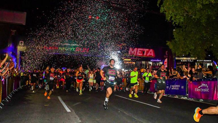 Con más de ocho mil corredores, la Flash Night Run registró una gran convocatoria en Culiacán.