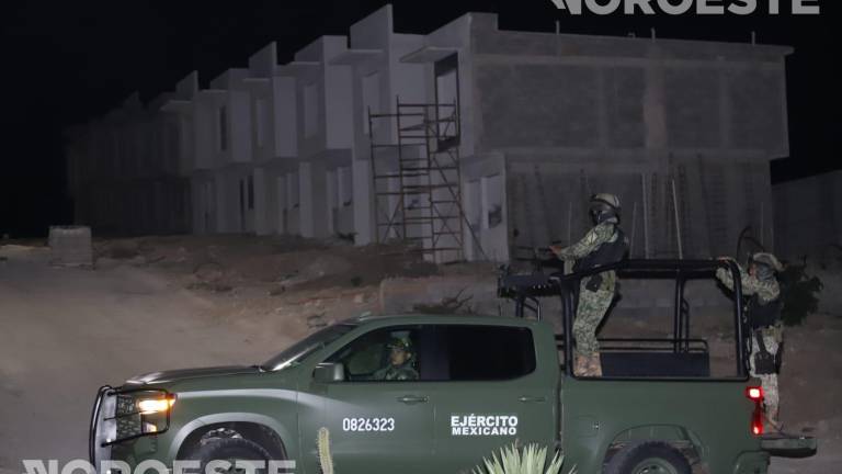 Elementos del Ejército en un operativo la noche del domingo al sur de Mazatlán.