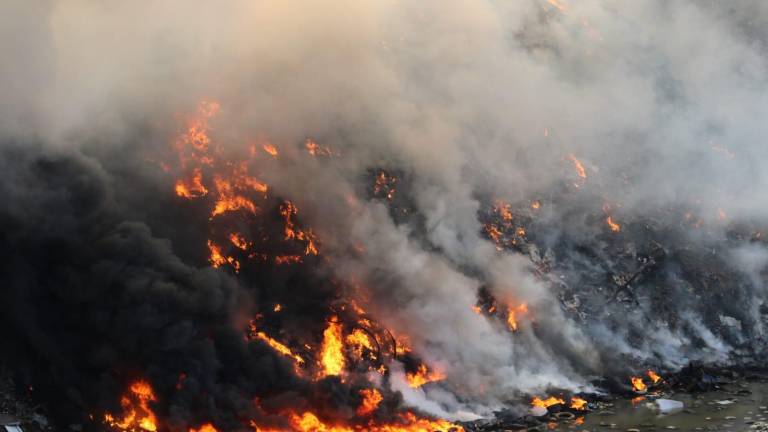 Los primeros reportes del siniestro comenzaron alrededor de las 5:30 horas de este sábado.