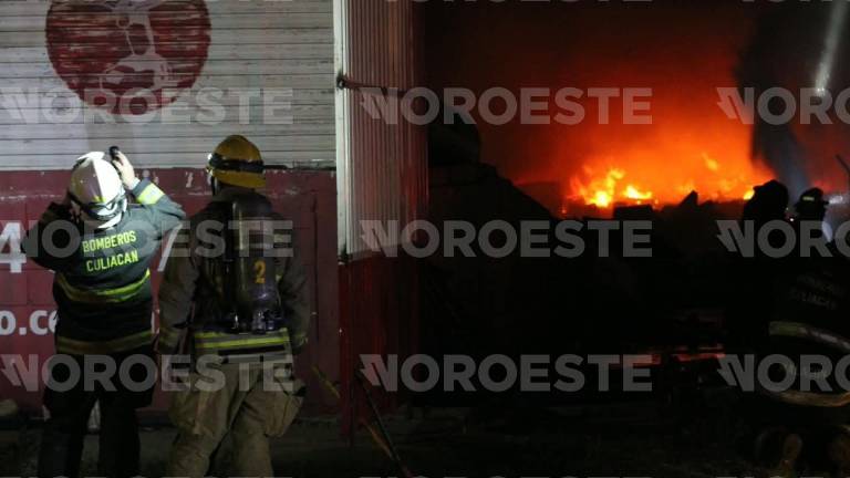 El local siniestrado se ubica a espaldas del sector Villa Bonita, entre una yarda de tráileres y una bodega de cebollas.