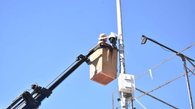 Las nuevas cámaras son instaladas, pese a que no se ha transparentado su compra.