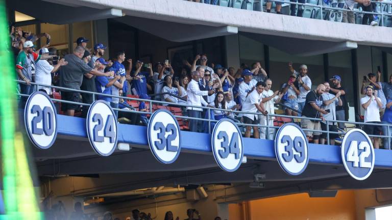 El número 34 ya luce en las gradas de Dodger Stadium.