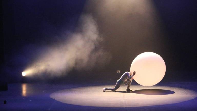 Obra de teatro ‘Hombruna’, a cargo de la compañía Kraken Teatro, fue presentada dentro del Festival Escena Mazatlán.