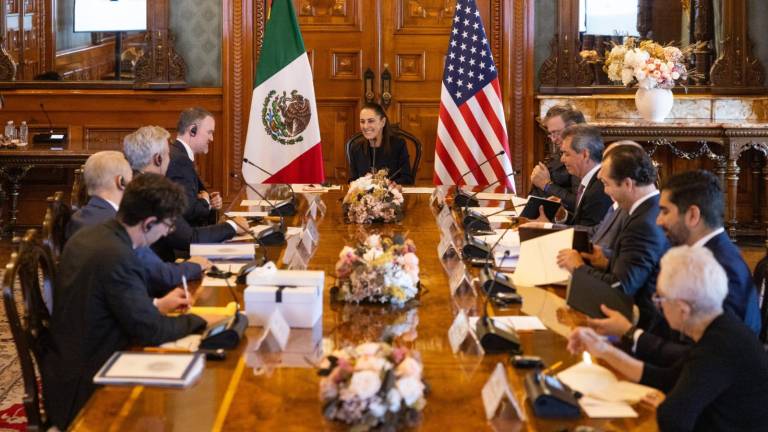 La Presidenta de México Claudia Sheinbaum Pardo recibe en Palacio Nacional a Jamieson Greer para la revisión del T-MEC con Estados Unidos.