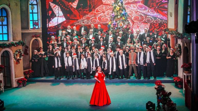 El Teatro Ángela Peralta recibió piezas de gran exigencia vocal interpretadas por solistas de la talla de la soprano Vanessa Gama, la mezzosoprano Sarah Holcombe, y los tenores Eduardo Tapia y Alejandro Yépez.