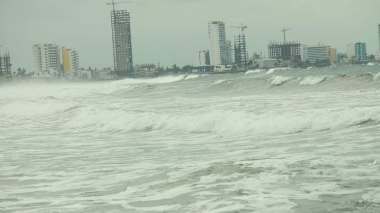 Mar de fondo y oleaje elevado se advierte para las costas de Mazatlán desde este fin de semana.
