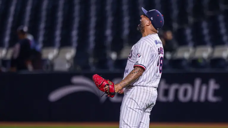 Jake Sánchez llegó a 134 salvamentos para empatar la marca de la Liga Mexicana del Pacífico.